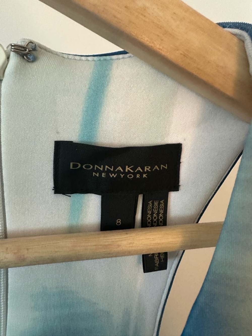 💙 Blue and White DONNA KARAN Sleeveless V-Neck Ruffle Hem Dress - Size 8 - Picture 6 of 7